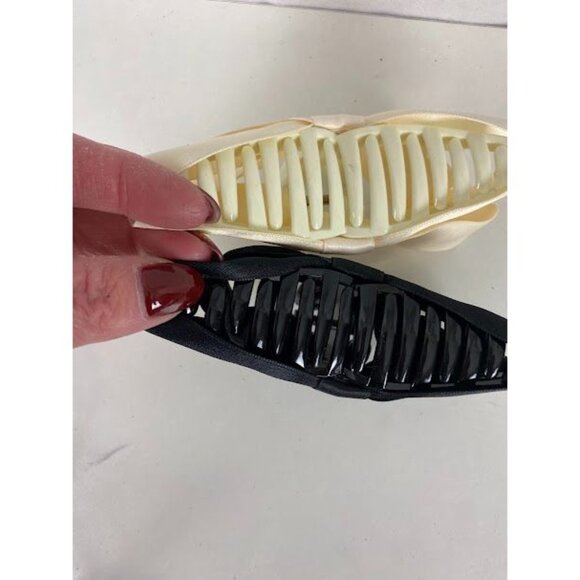 Lot of 2 New Bear Claw Hair Clips Black & Ivory With Bow. - Picture 3 of 3